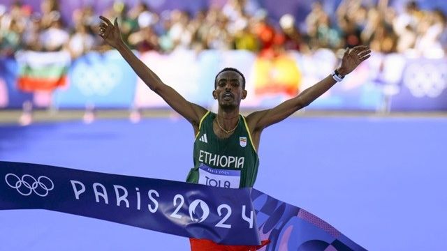 Ethiopia's Tamirat Tola breaks Olympic record to win men's Marathon gold