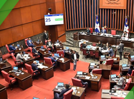 La commission des finances du Sénat dominicain fait avancer la fusion de deux projets de loi sur les jeux et les paris