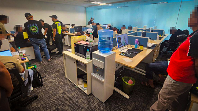 Malaisie : 28 personnes arrêtées lors d’un coup de filet contre un centre d’appels de jeux en ligne à Kuching