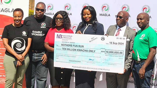 L’Autorité des jeux et des loteries du Malawi fait un don de 10 millions de K à l’initiative Mothers’ Fun Run