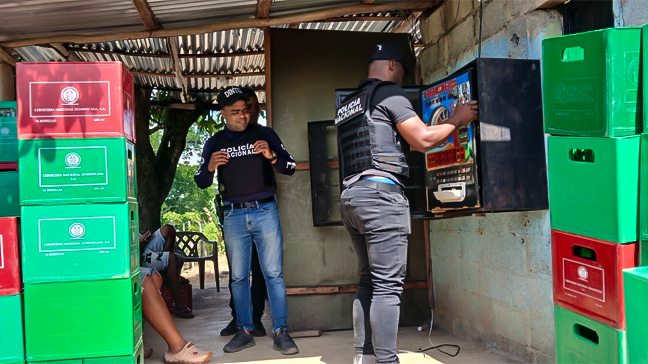 Les autorités dominicaines saisissent des machines à sous illégales à Santo Domingo et Monte Plata
