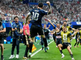 L’Argentine rejoint l’Espagne en finale du Mondial après une victoire dramatique contre l’Angleterre