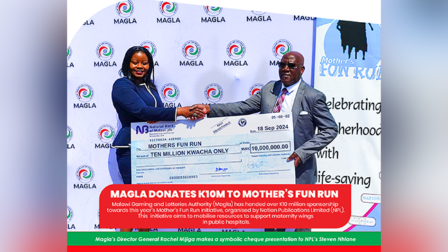 L'Autorité des jeux du Malawi soutient la course amusante de Mother's Fun Run avec un don de 10 millions de kwachas